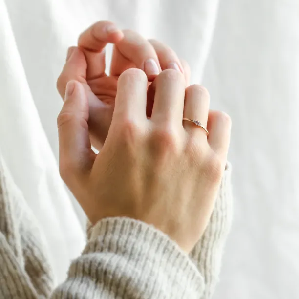 Minimalistický prsten s růžovým safírem a s diamanty LETIZIA Image