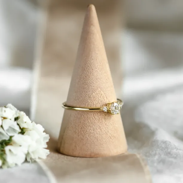 Zlatý zásnubní prsten s diamanty ALICIA Image