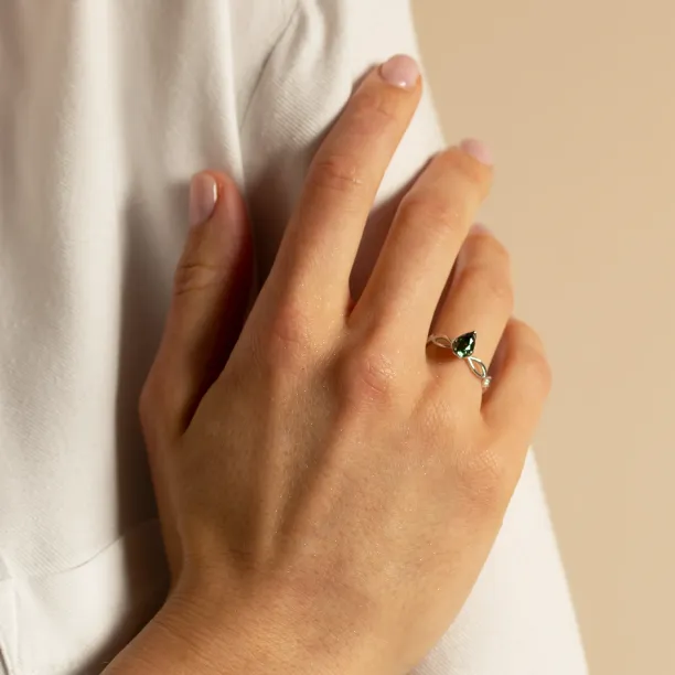 Propletený zlatý prsten s pear moissanitem BRIGITA Image