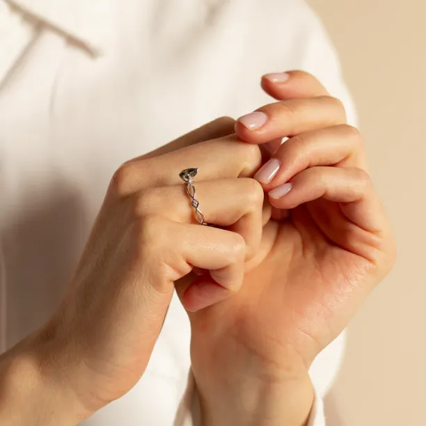 Propletený zlatý prsten s pear moissanitem BRIGITA Image