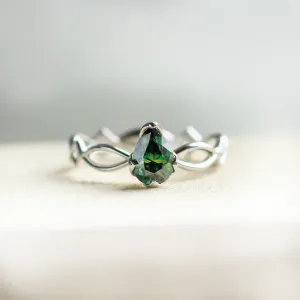 Propletený zlatý prsten s pear moissanitem BRIGITA Thumbnail