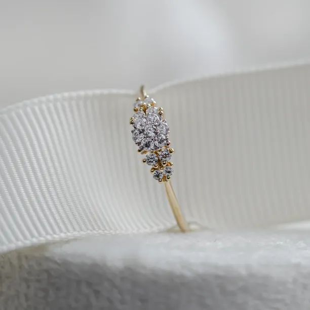 Pavé engagement ring with moissanites BOWIE Image