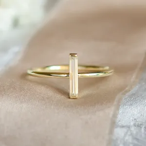 Minimalistický prsten s moissanitem PERCY