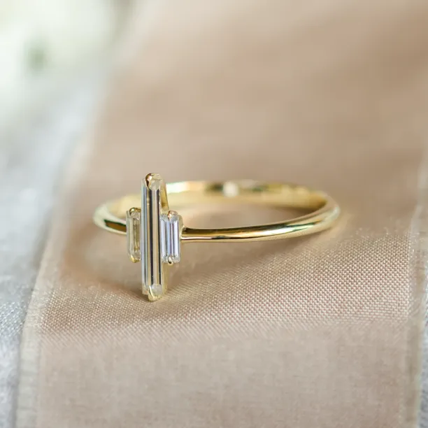 Originální zásnubní prsten s baguette moissanity THEA Image