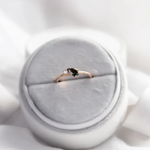 Toi et Moi prsten se zeleným lab grown a bílým diamantem DUALITY Image