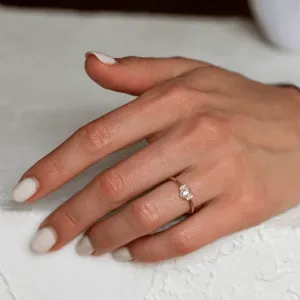 Zlatý prsten s lab grown diamanty ve vintage stylu LIRA Thumbnail