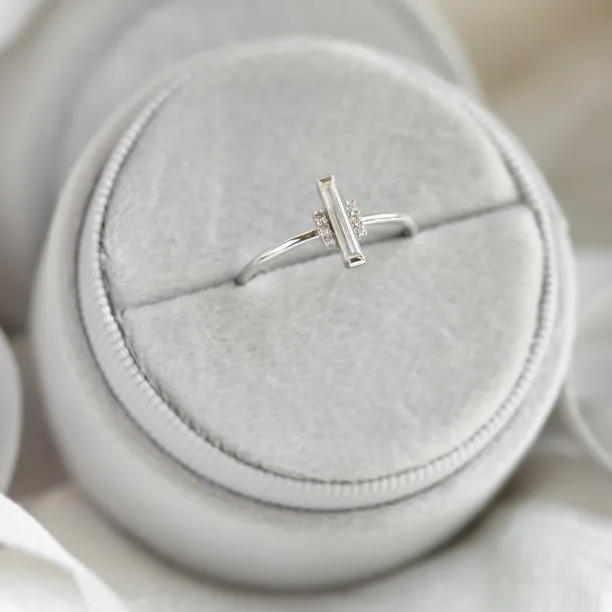 An unconventional engagement ring with a central baguette moissanite ETHEL Image