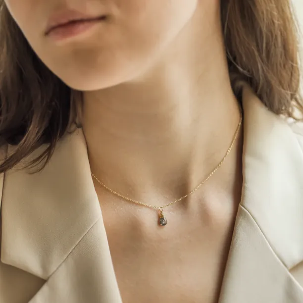 Přívěsek se salt and pepper diamantem a klasickým diamantem TASH Image