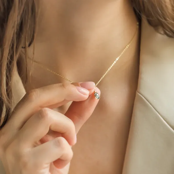 Přívěsek se salt and pepper diamantem a klasickým diamantem TASH Image