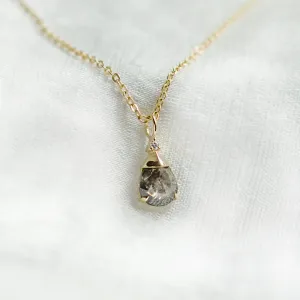 Přívěsek se salt and pepper diamantem a klasickým diamantem TASH