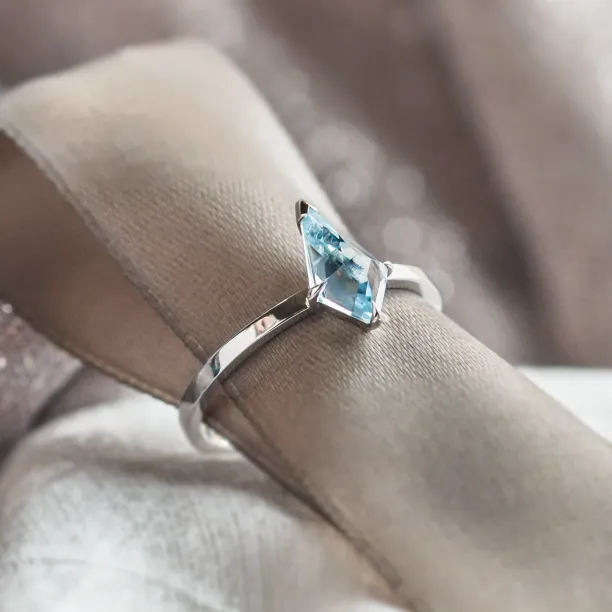 Gold ring with kite topaz DALIA Image