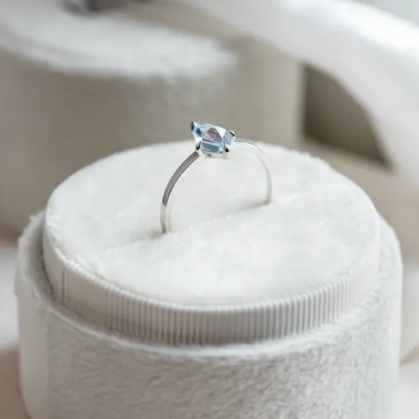 Gold ring with kite topaz DALIA Image