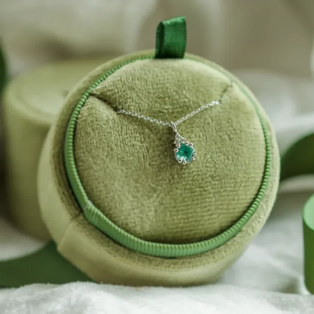 Zlatý přívěsek se smaragdem a diamanty LANA Image