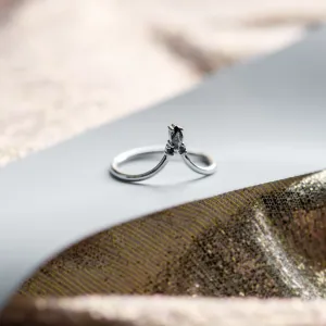 Curved gold ring with salt and pepper diamond LEILA Thumbnail