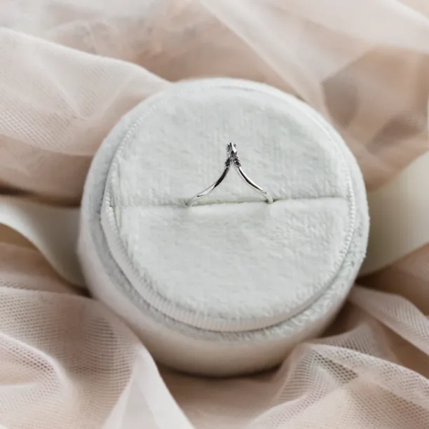 Curved gold ring with salt and pepper diamond LEILA Image