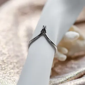 Curved gold ring with salt and pepper diamond LEILA Thumbnail