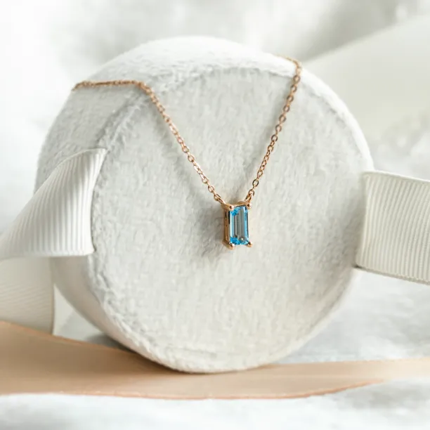 Gold necklace with a baguette cut topaz LUCERNE Image