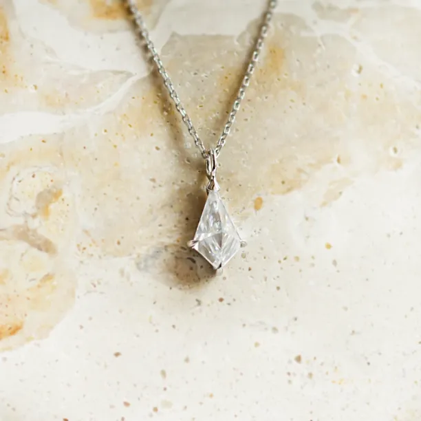 Gold kite moissanite pendant DIONA Image