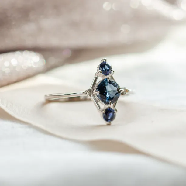 Gold ring with sapphires ANNE Image