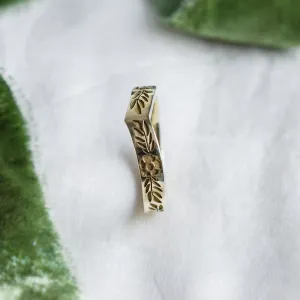 Curved wedding ring with floral motive LENNA Thumbnail