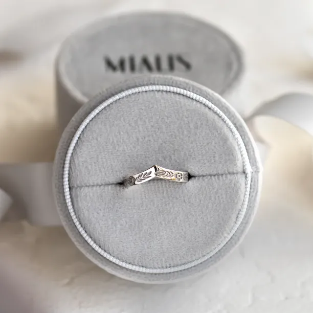 Curved wedding ring with floral motive LENNA Image