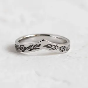 Original wedding bands with curved shape and flowers FOLK Thumbnail