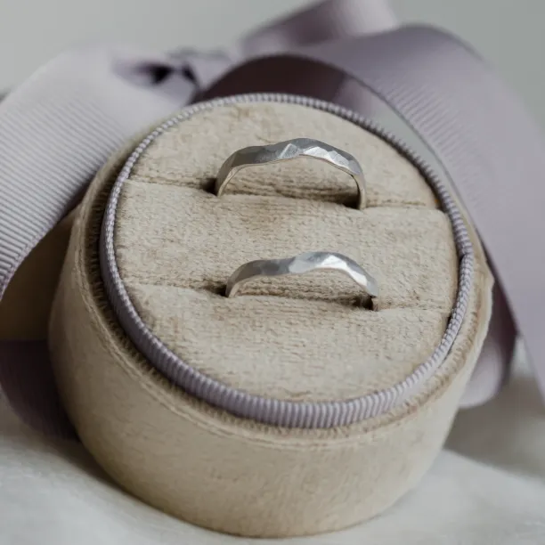 Hammered unusual wedding rings ARYA Image