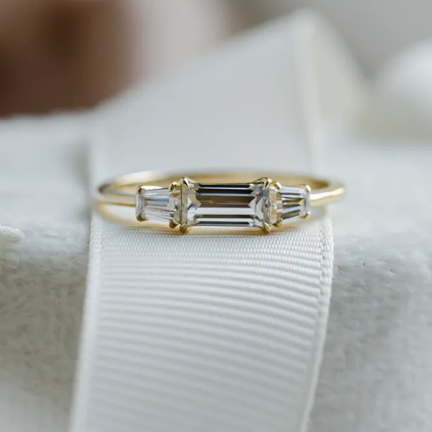 Vintage ring in art deco style with lab-grown diamonds VISION Image
