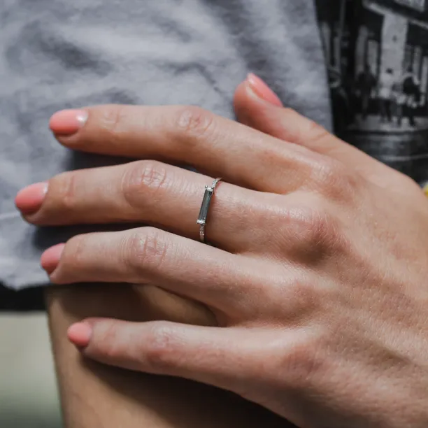 Engagement ring with baguette lab-grown diamonds CASHIA Image