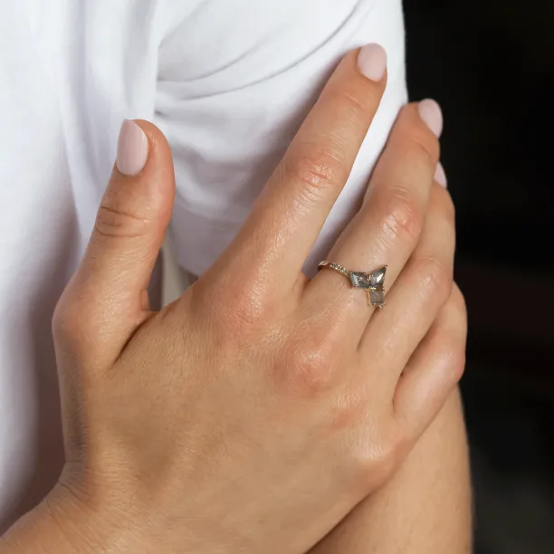 Zlatý prsten s klasickými a salt and pepper diamanty SONYA Image