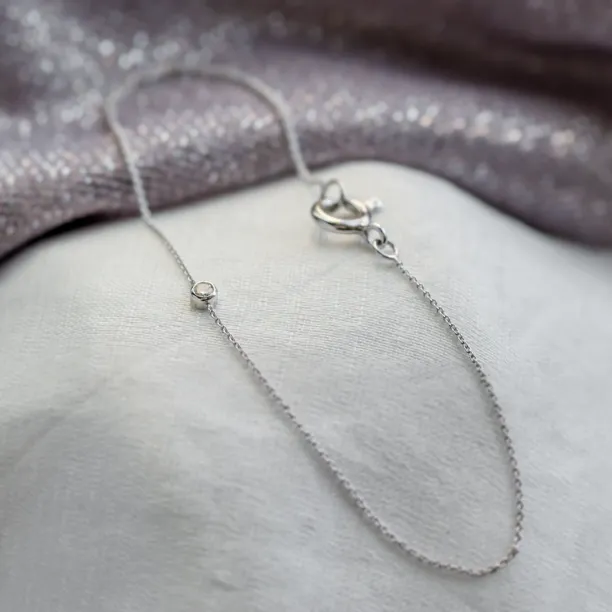 Zlatý minimalistický náramek s laboratorním diamantem ICY Image