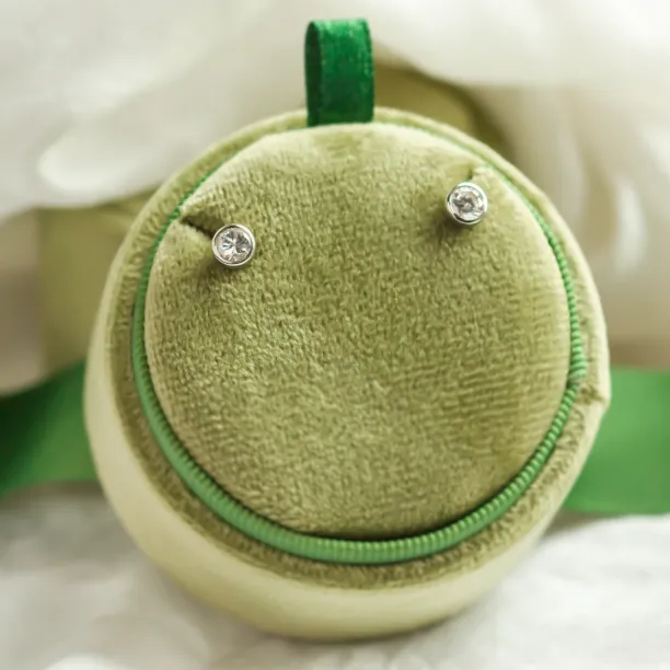 Gold earrings with lab-grown diamonds in bezel style BRESCIA Image