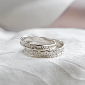 Gold wedding bands with rustical surface STRETTA