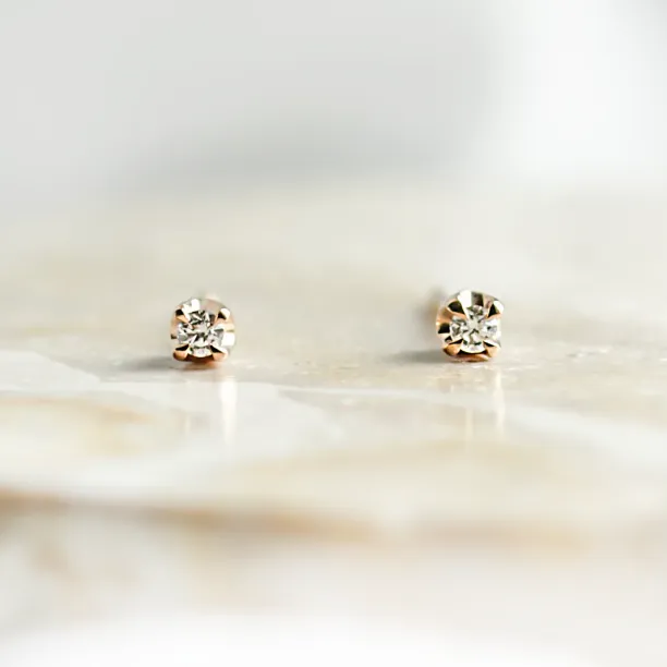 Minimalist earrings with lab-grown diamonds ALINE Image