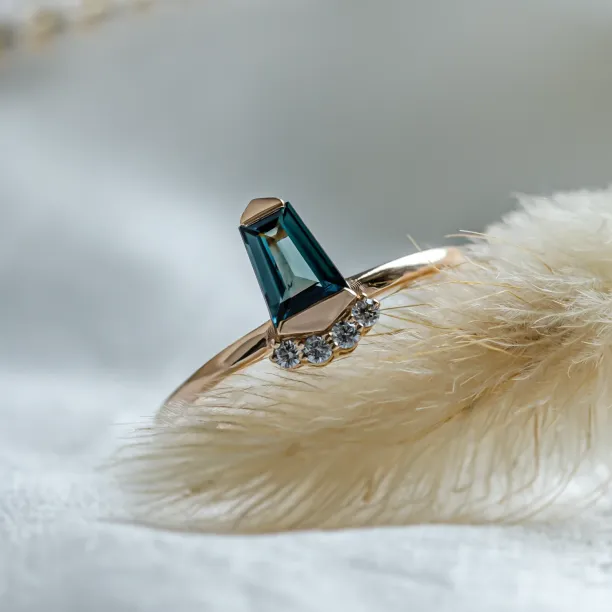 Unusual gold ring with teal sapphire and side diamonds AZRAQ Image