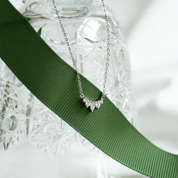 Gold cluster necklace with lab created diamonds JESSICA Image