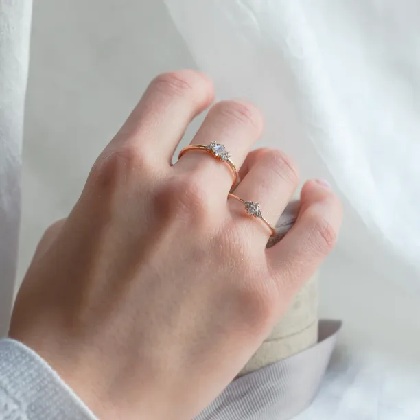 Gold cluster ring with moissanites BERNADETTE Image