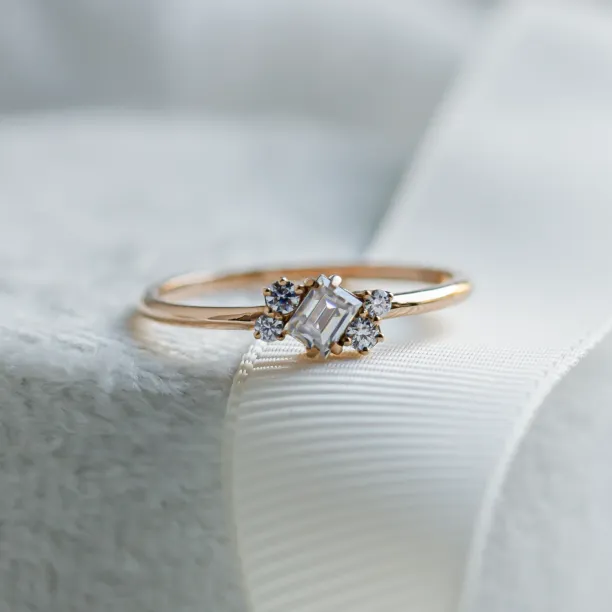 Gold cluster ring with moissanites BERNADETTE Image