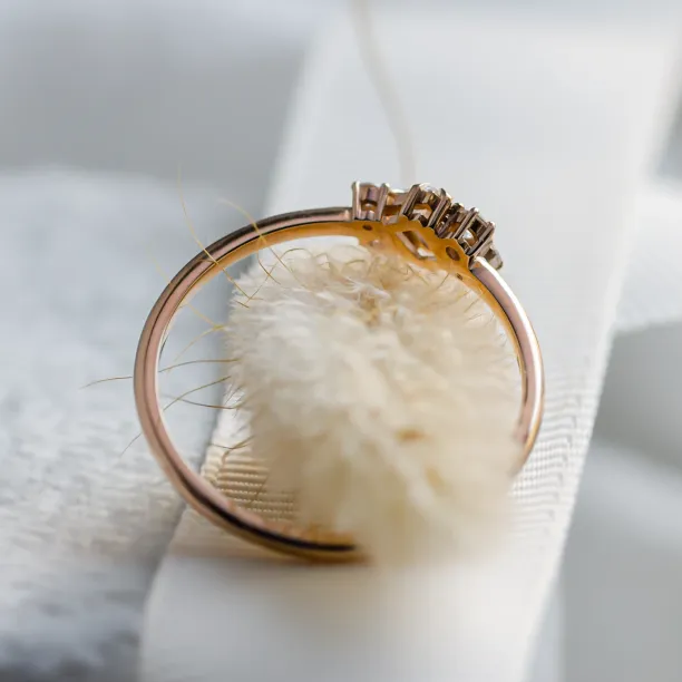 Gold cluster ring with moissanites BERNADETTE Image