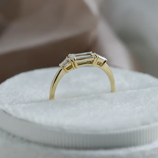 Vintage ring in art deco style with moissanites VISCOUNT Image