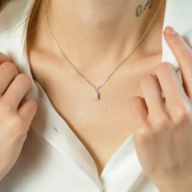 Gold pendant with baguette lab-grown diamond BEBE Image