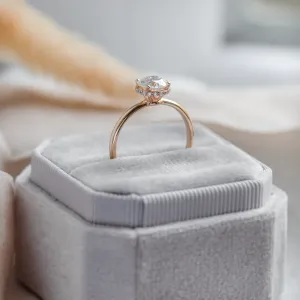 Luxury engagement ring with lab-grown diamonds ISADORA Thumbnail
