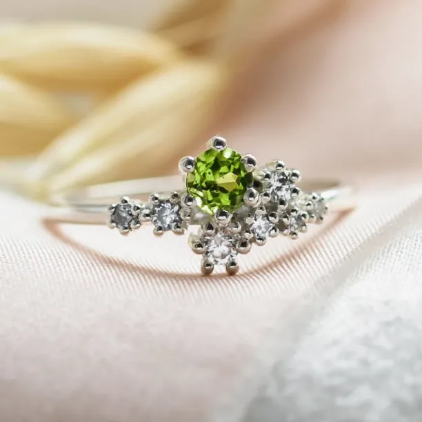 Cluster ring with peridot and diamonds GOOSEBERRY Image