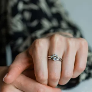 Curved gold wedding ring with diamonds ENNIO Thumbnail