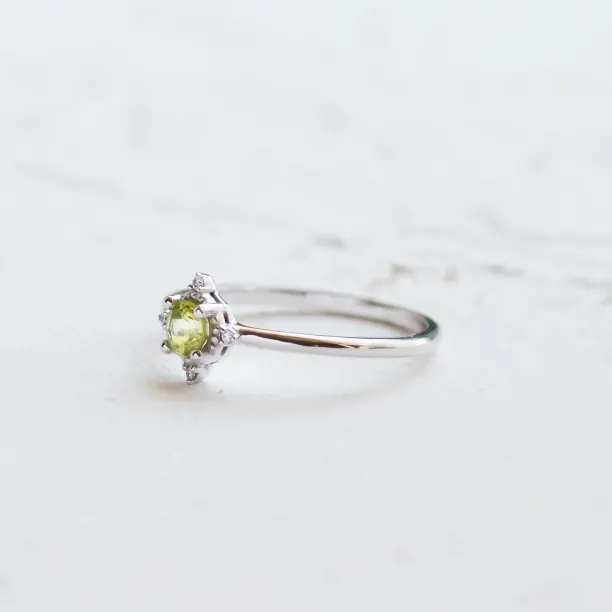 Engagement ring with peridot and diamonds OLIVKA Image