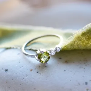Gold ring with peridot and diamonds OLIVIA Thumbnail