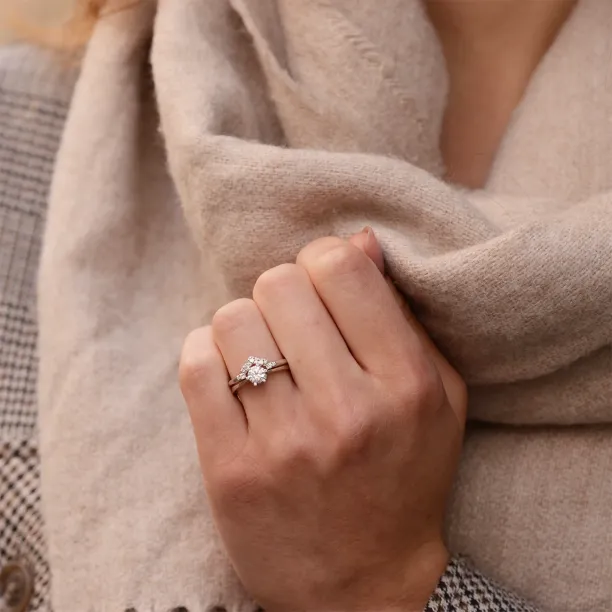 Curved wedding ring with diamonds HARRY Image