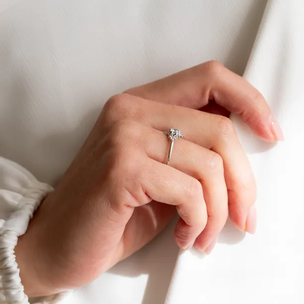 Romantic engagement ring with lab-grown diamonds POMPI Image