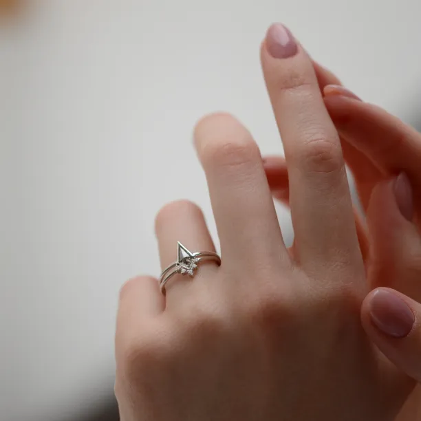 Curved diamond wedding ring EMILIANO Image