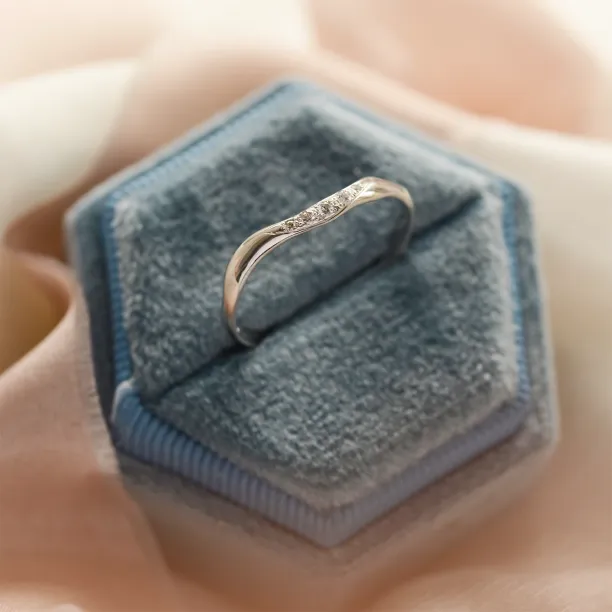 Gold organic ring with diamonds ISOLA Image